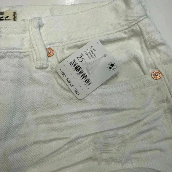 Free people white denim distressed cut off shorts size 25 NWT - Picture 3 of 8